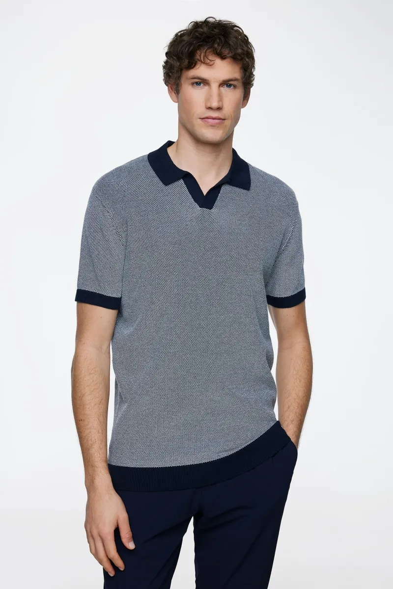 Polo no button