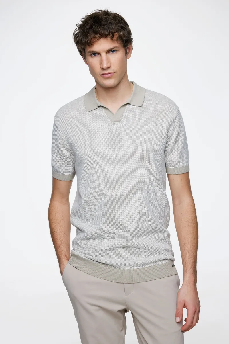 Polo no button