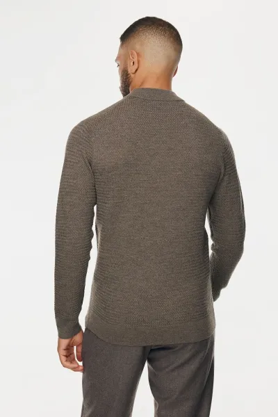 Structured Turtleneck | Bruin