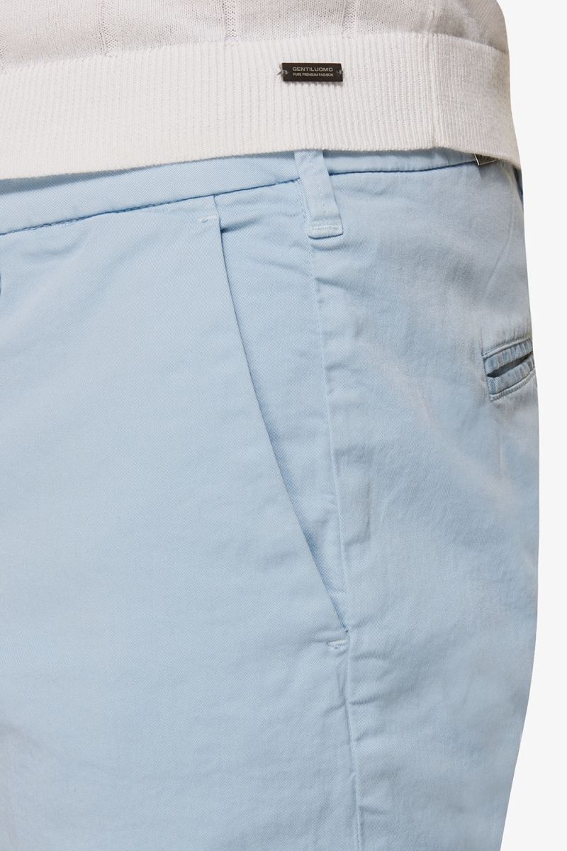 Katoen stretch shorts lichtblauw
