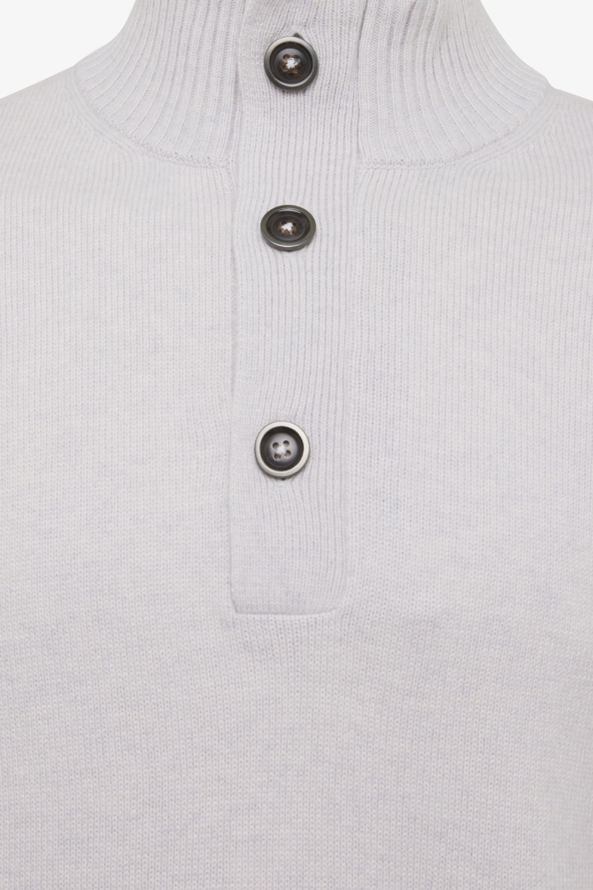 Off-white wol cashmere turtle button