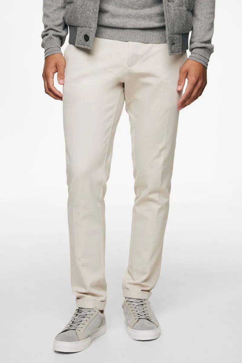 Off-white gold chino