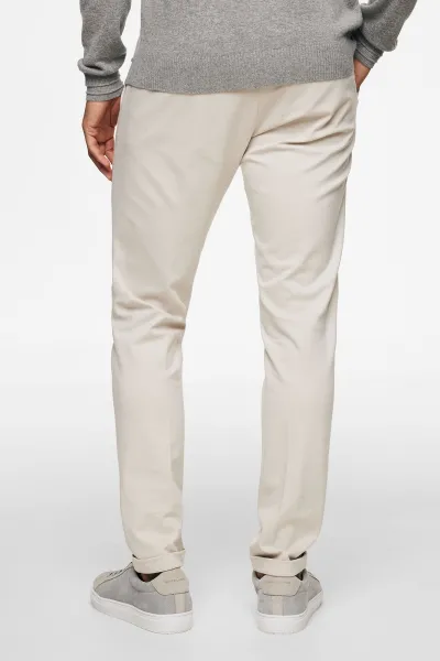 Off-white gold chino